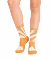 2 Paar TASTIQ Damen-Socken Kinder-Socken Baumwoll-Socken mit Latte Macchiato-Print Weihnachts-Geschenk für Kaffee-Liebhaber lange Strümpfe in stylischer Kaffeebecher-Geschenkbox Braun/Schwarz