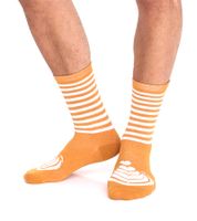 2 Paar TASTIQ Damen-Socken Kinder-Socken Baumwoll-Socken mit Latte Macchiato-Print Weihnachts-Geschenk für Kaffee-Liebhaber lange Strümpfe in stylischer Kaffeebecher-Geschenkbox Braun/Schwarz