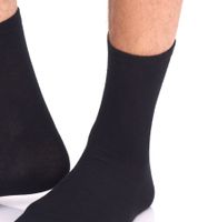 2 Paar TASTIQ Damen-Socken Kinder-Socken Baumwoll-Socken mit Latte Macchiato-Print Weihnachts-Geschenk für Kaffee-Liebhaber lange Strümpfe in stylischer Kaffeebecher-Geschenkbox Braun/Schwarz
