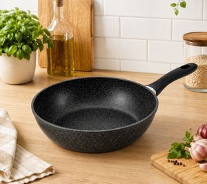 KRÜGER Poêle en aluminium forgé Ø 24 cm antiadhésive induction **Produit de second choix – testé & parfaitement fonctionnel** aspect granit noir