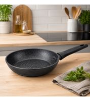 Poêle antiadhésive Russell Hobbs 20 cm pour toutes plaques de cuisson **Reconditionné – Testée et entièrement fonctionnelle** Noir/Bleu