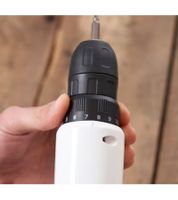 Kabelloser BLACK+DECKER 12V Akku-Bohrschrauber mit 10-stufige Drehmomentvorwahl Integrierter 1,5Ah Akku **B-Ware – geprüft & funktionell einwandfrei** REVDD12C Schwarz/Weiß