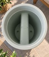 Jelenia Plast Balkongeländer Topf rund Balkon-Zubehör ca Ø28 x H25 cm **B-Ware – geprüft & funktionell einwandfrei** Grau / Weiß