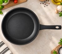 Poêle à frire en aluminium forgé de 24 cm de diamètre avec revêtement antiadhésif de haute qualité **Produit de seconde main - Contrôlé** Noir