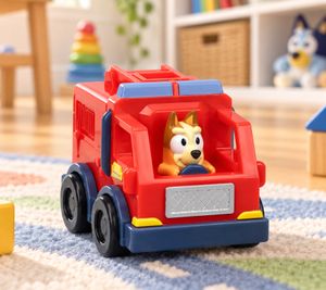 BLUEY Mini Racers Spielzeugfahrzeug mit Bingo im Feuerwehrauto zum Spielen, Sammeln & Mitnehmen, frei rollende Räder ab 3 Jahren **B-Ware – geprüft** Mehrfarbig