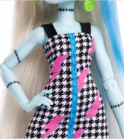 Mattel Monster High Frankie Stein Doll with Handbag & Accessory – Monster High Fashion Doll for Ages 4+ **B-Stock – Inspected** Multicolored