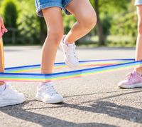 folia Gummi Twist 4 m – buntes Gummitwist Springseil für Kinder ab 4 Jahre **B-Ware – geprüft** Regenbogenfarben