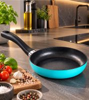 Krüger Aluminium Bratpfanne Ø 16 cm mit hochwertiger Antihaftbeschichtung – Mini-Pfanne mit ergonomischem Griff für alle Herdarten **B-Ware – geprüft** Türkis/Schwarz