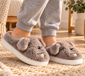 Cosy Kids' Slippers with Cute Animal Design & Soft Faux Fur – Comfortable Camprella Slippers for Boys & Girls with Slip-Resistant Textured Sole in Brown
